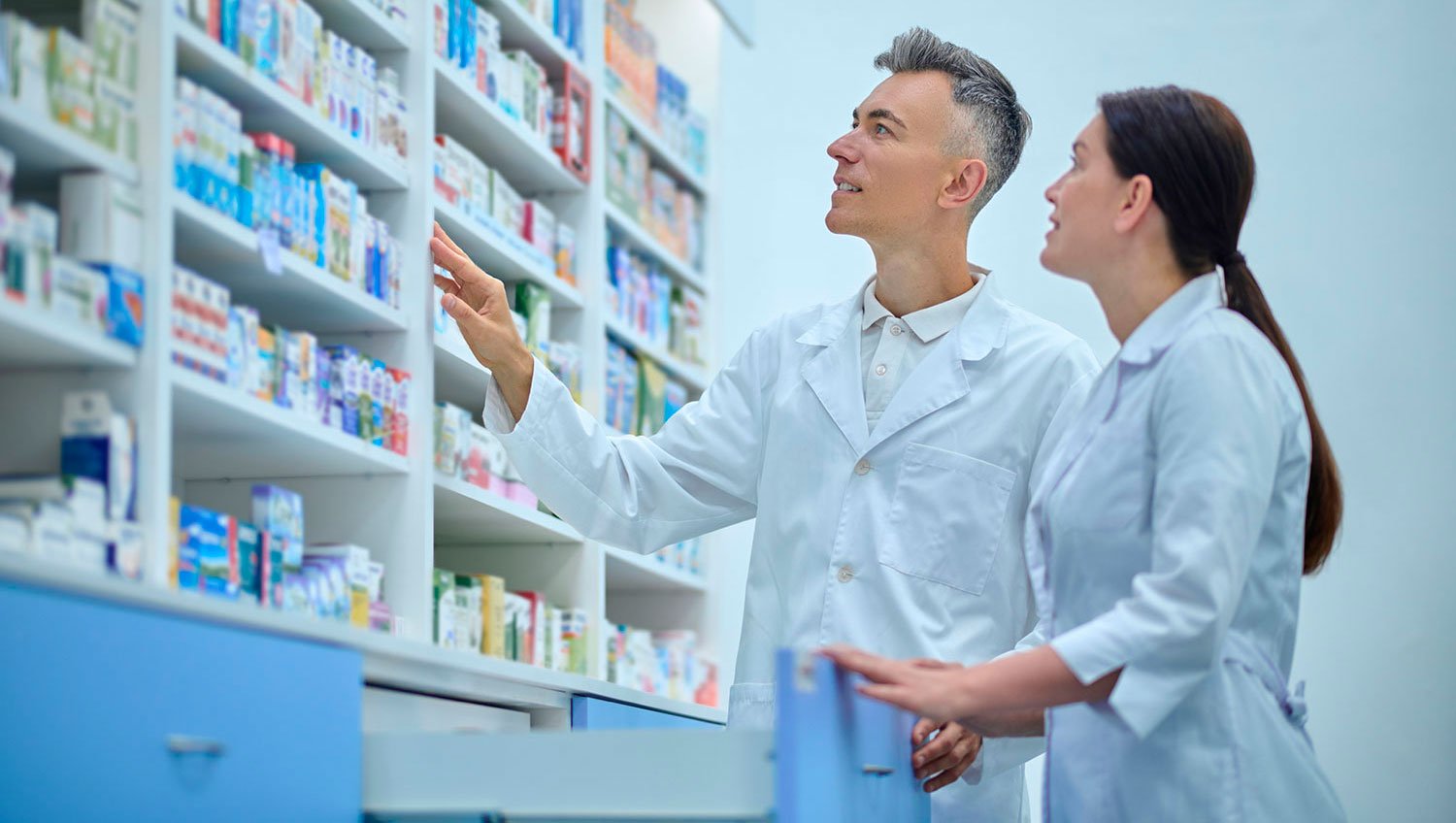 Liderar con el ejemplo en la farmacia: cómo influir en tu equipo